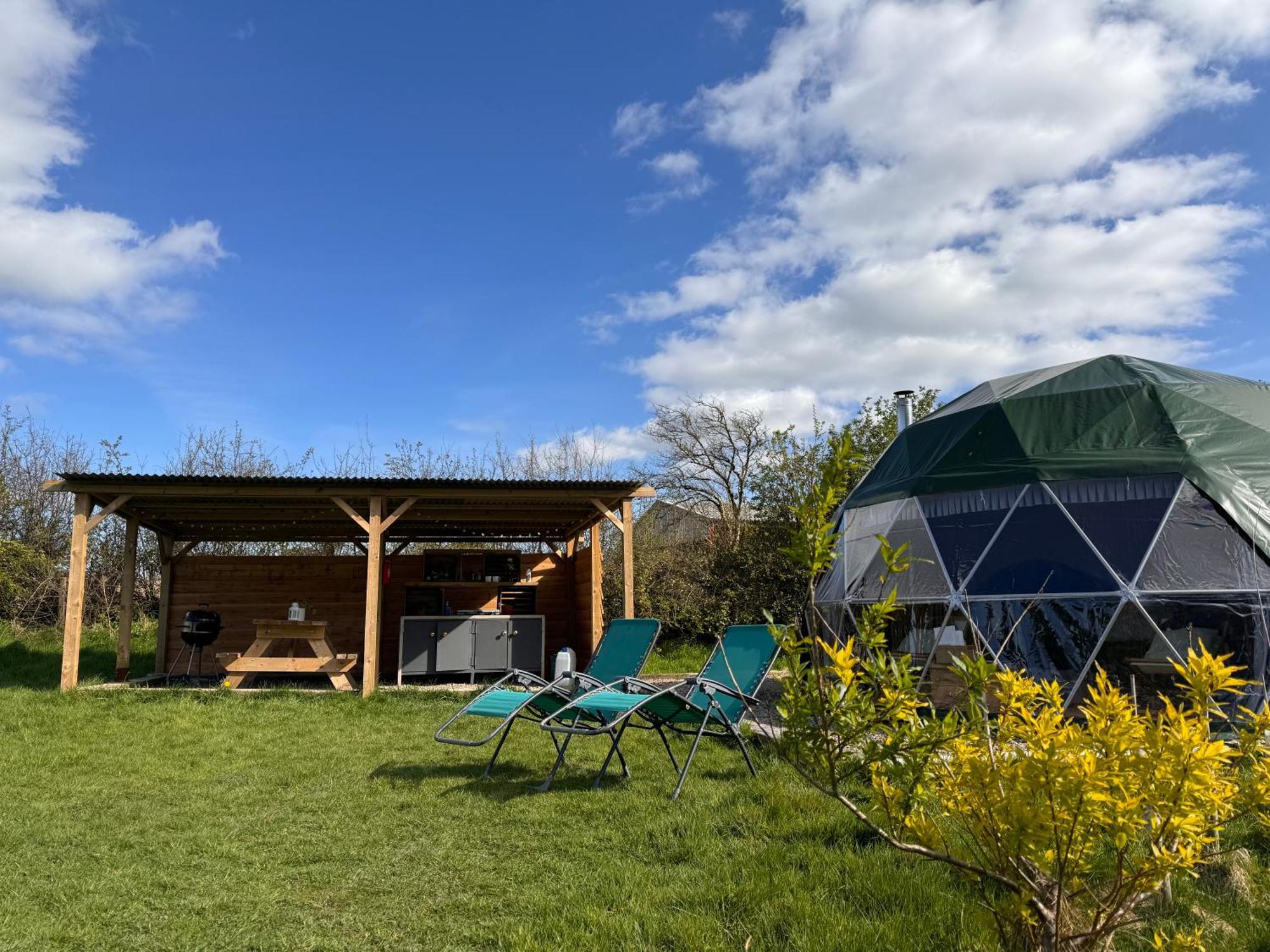 فندق Geodesic Dome Glamping لانيدلوز المظهر الخارجي الصورة
