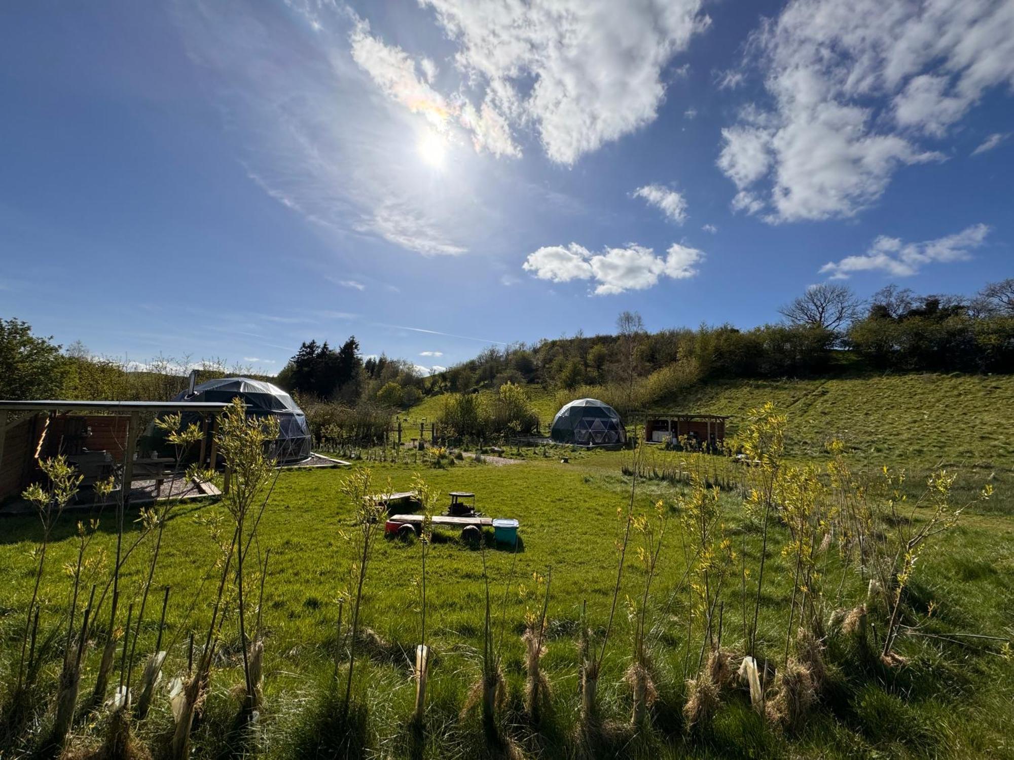 فندق Geodesic Dome Glamping لانيدلوز المظهر الخارجي الصورة